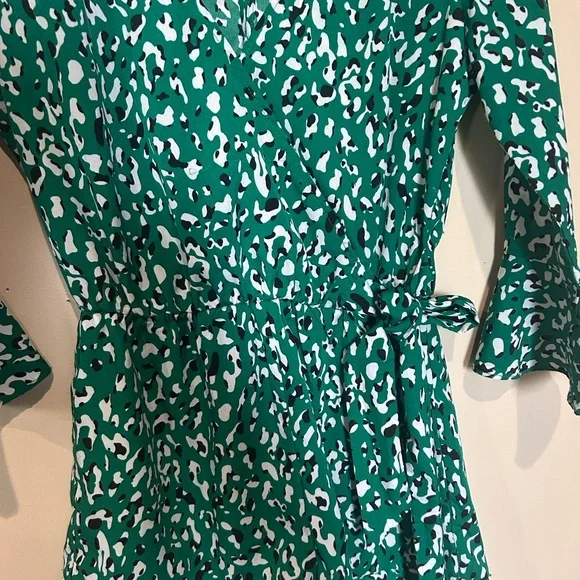 Lulu's Green Patterned Romper - Picture 7 of 7